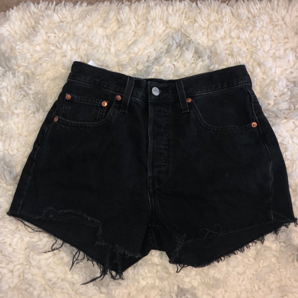 Woman’s Black 501 Levi High Waisted Shorts